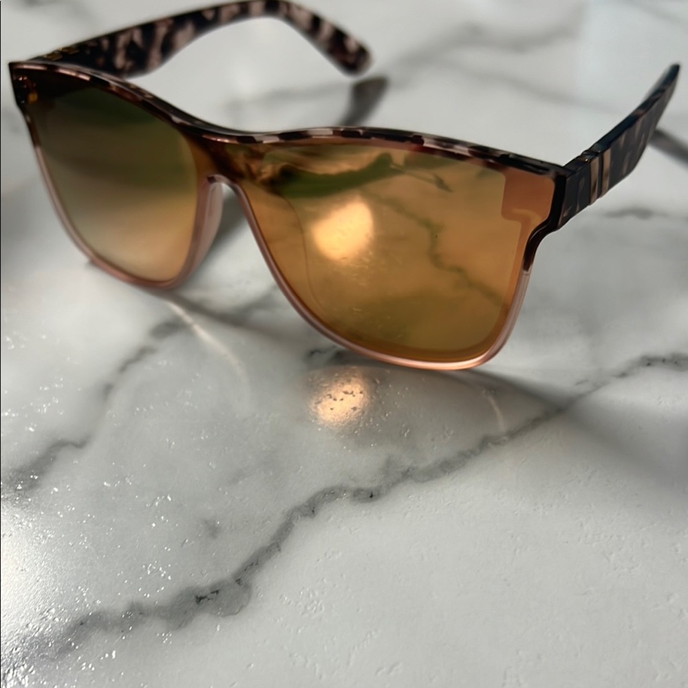Brown Tortoiseshell Wayfarer Sunglasses with Gradient Lenses